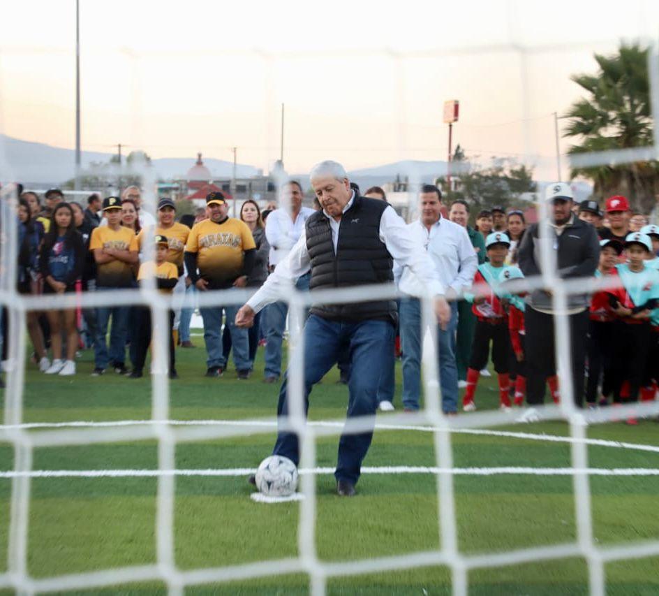 Inaugura Fraustro 3 canchas deportivas