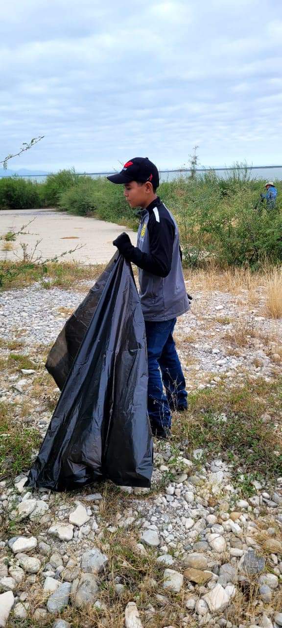 Limpian en Juárez presa “Venustiano Carranza”