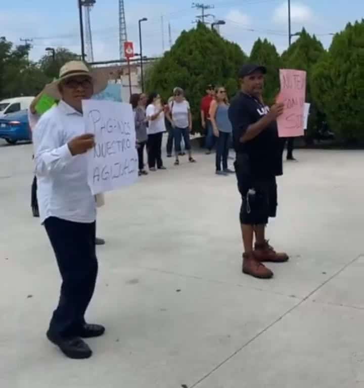 Debe Mayito a trabajadores pero “picha” las chelas en bar