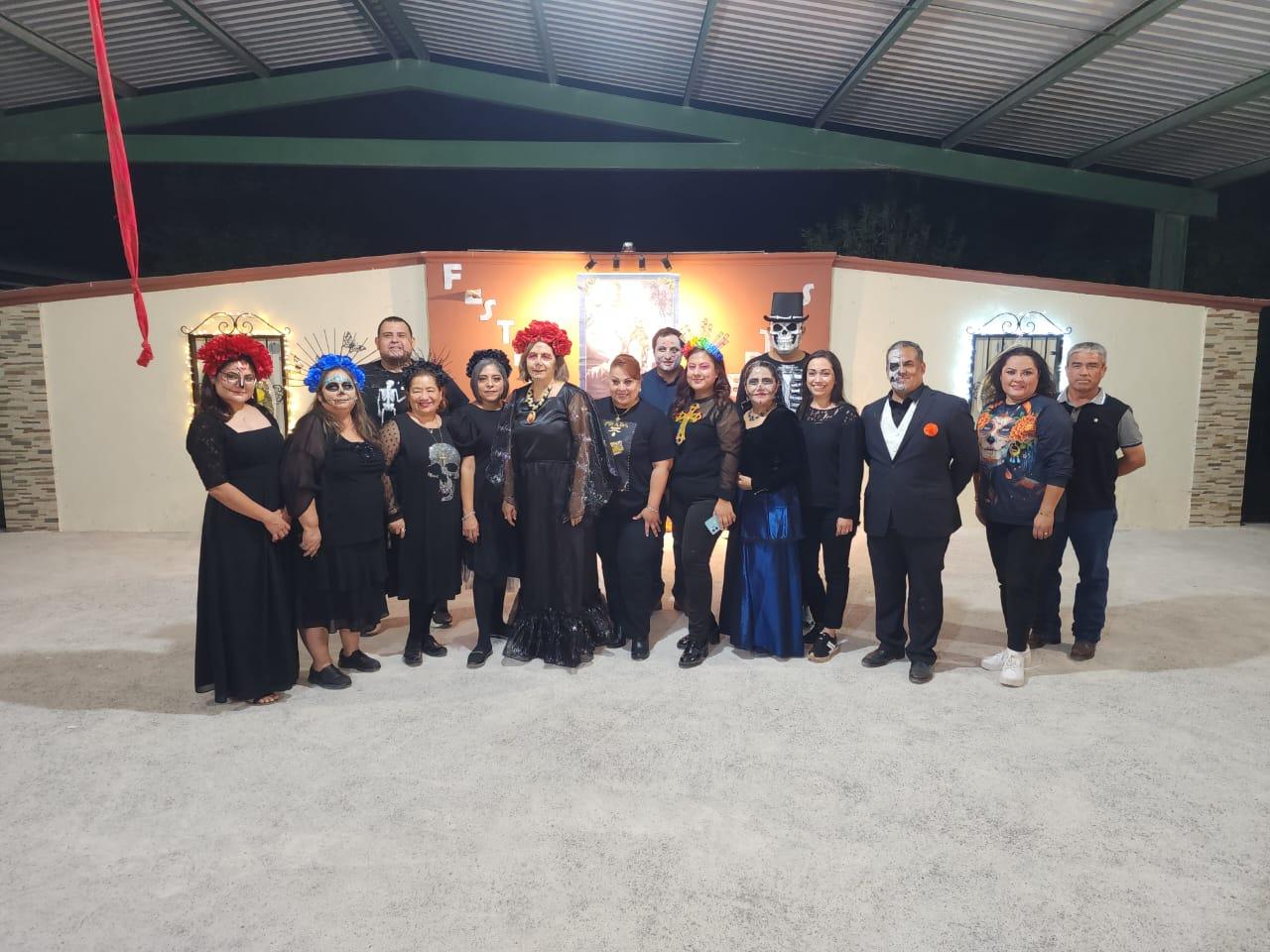 Honran a los difuntos con gran desfile en Nadadores