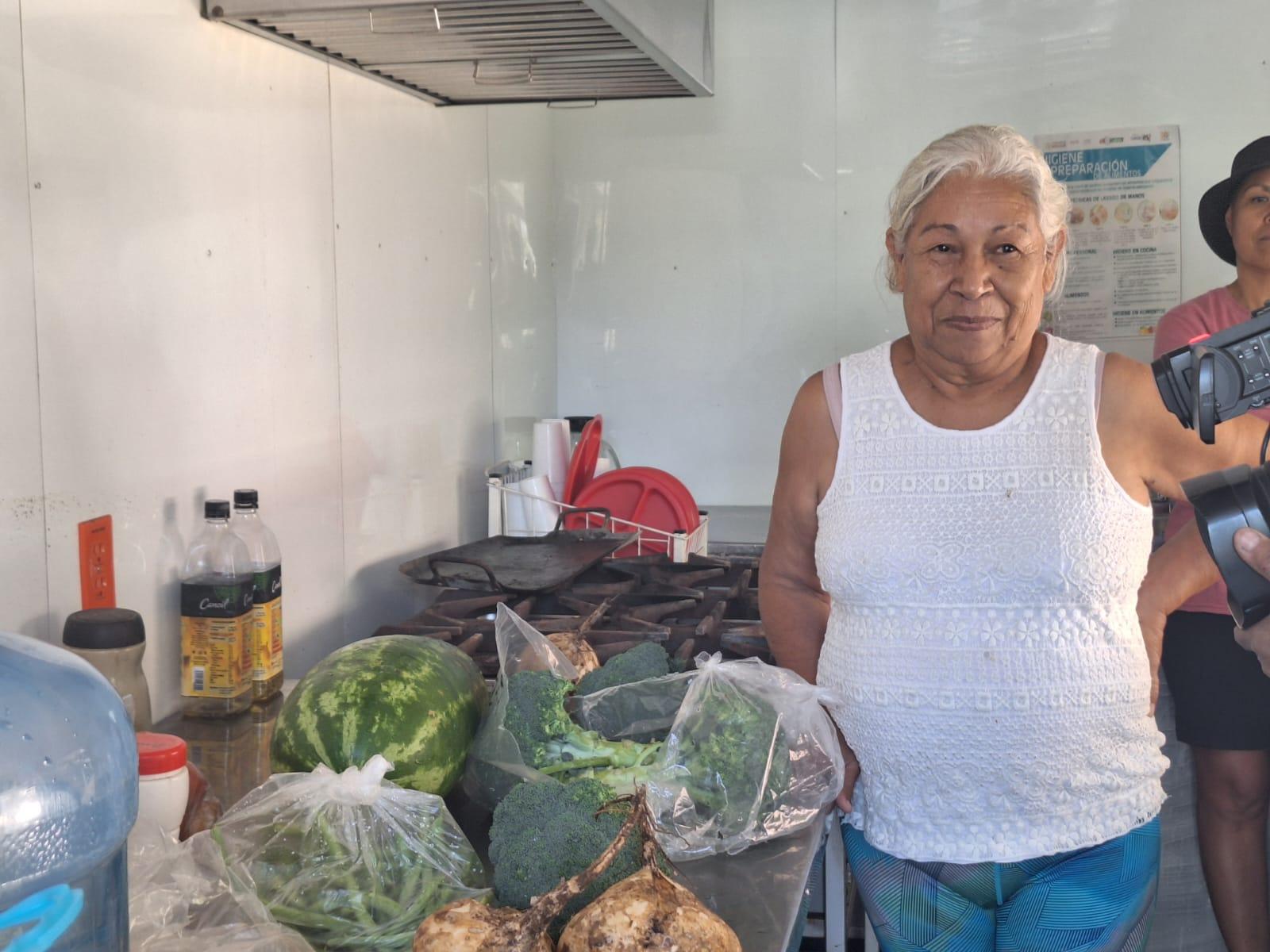 Se las ingenian para que niños coman bien