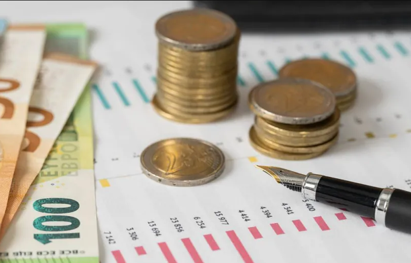 Peso se deprecia a la espera de decisión de Banxico y presupuesto 2025