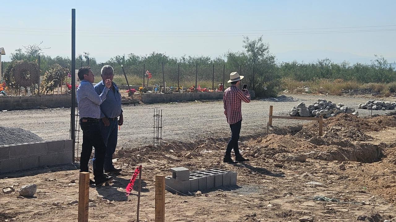 Supervisa el alcalde Hugo Lozano avance en panteón