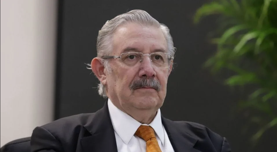 SU PERIODO EN EL CARGO CONCLUIRÁ EL 30 DE NOVIEMBRE