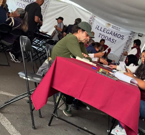 Sheinbaum exhibe a Quadri por ir por su pensión de adulto mayor