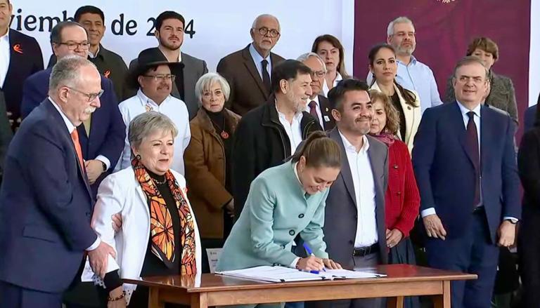 Sheinbaum firma acuerdo con gobernadores de oposición para frenar concesiones del agua