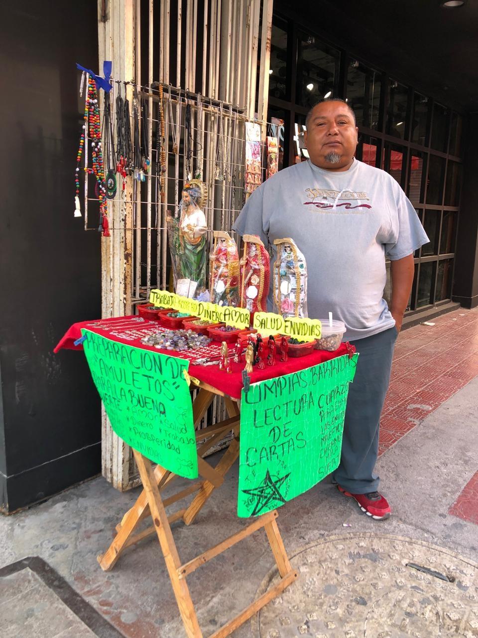 Desde Catemaco, chamán ofrece limpiar las energías