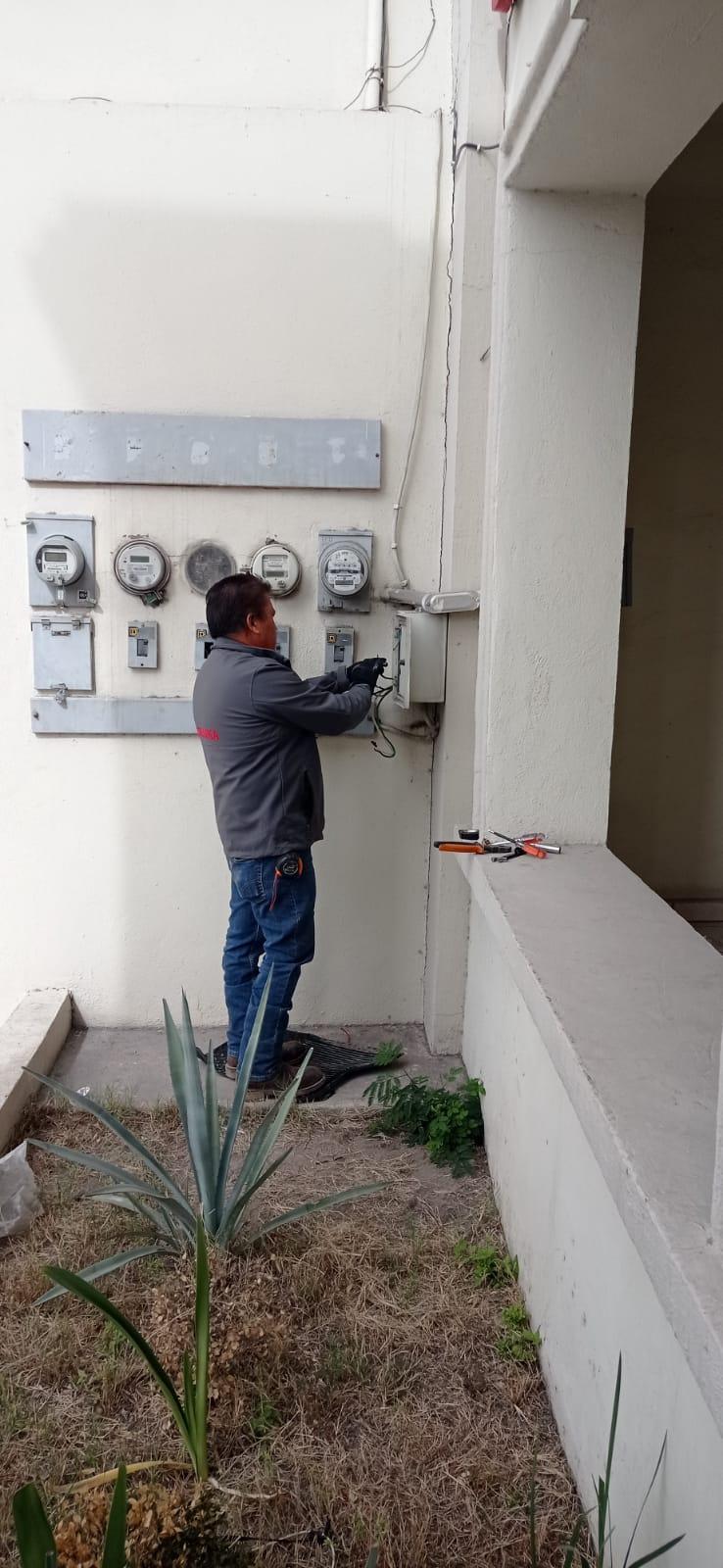 Roban centros de carga a comercios del Pape