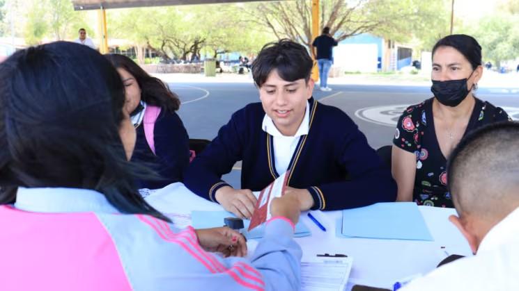 Inicia el lunes registro de becas de secundaria