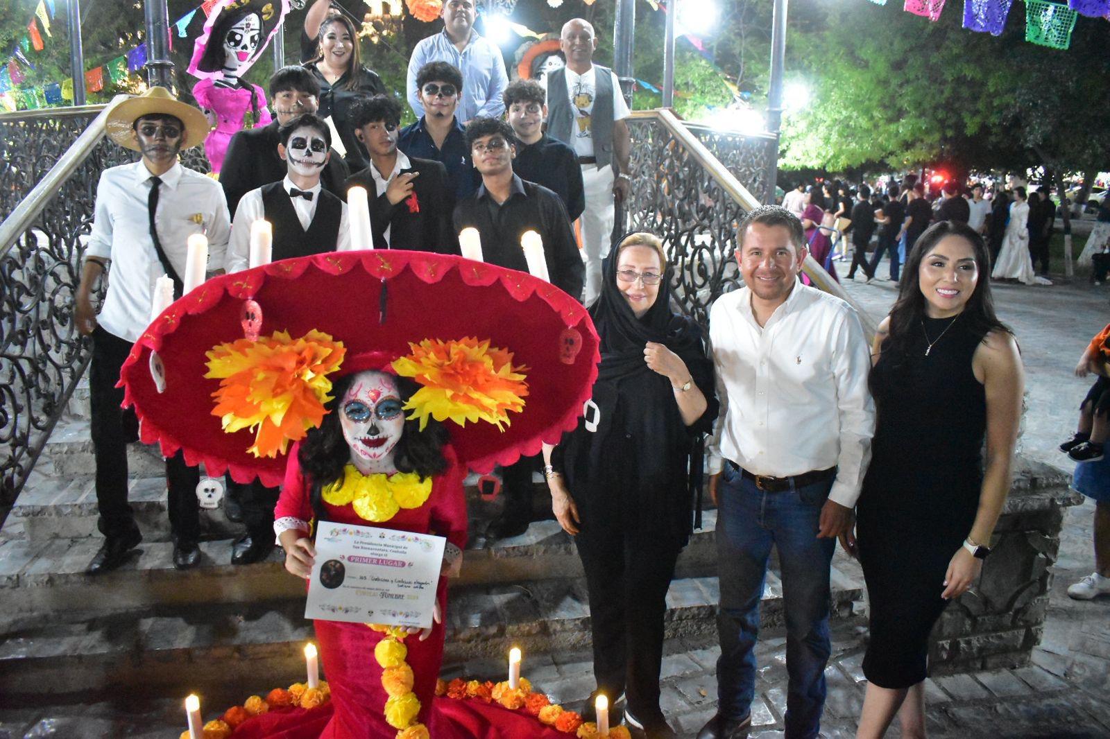 Premian creatividad en catrinas y catrines