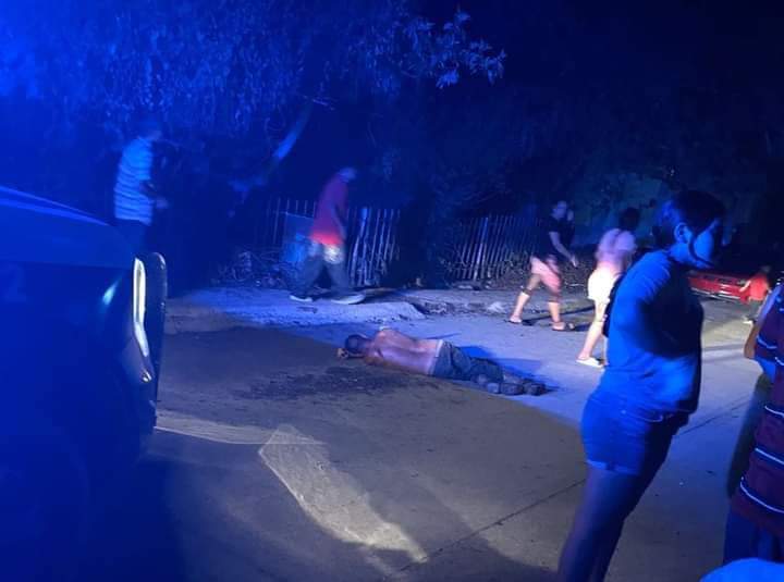 Dormía ebrio en medio de la calle