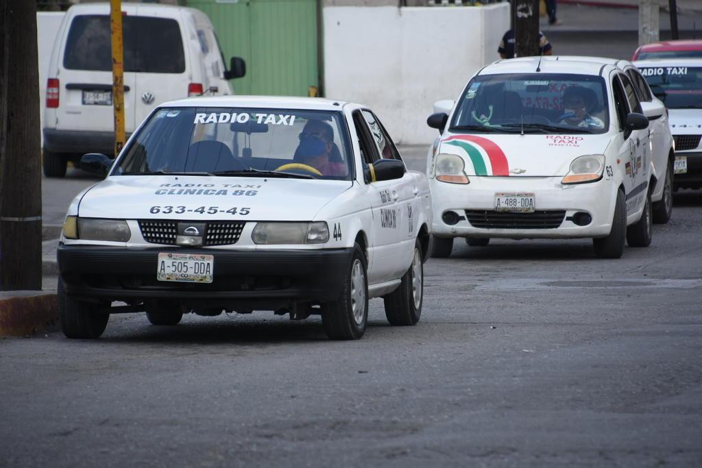 Sancionarán cobros excesivos de taxistas
