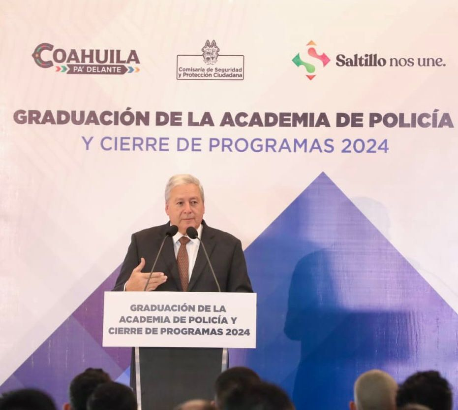 Gradúa Chema Fraustro 7ª generación de cadetes de la administración