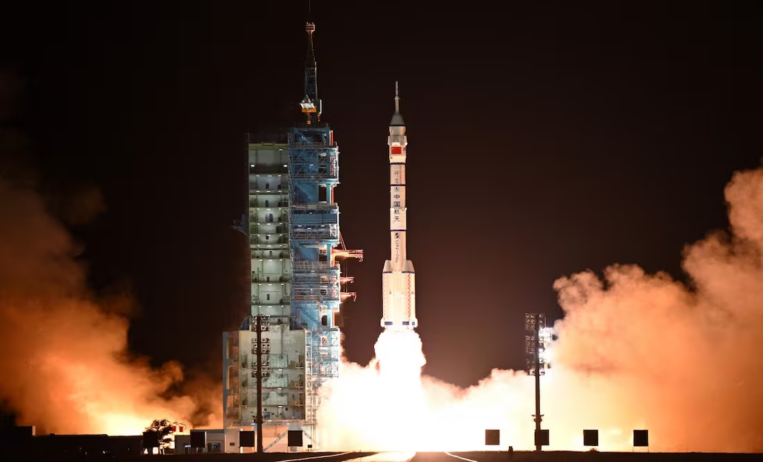 Tripulantes de la estación espacial china regresan tras 6 meses en órbita; planean construir base en la luna