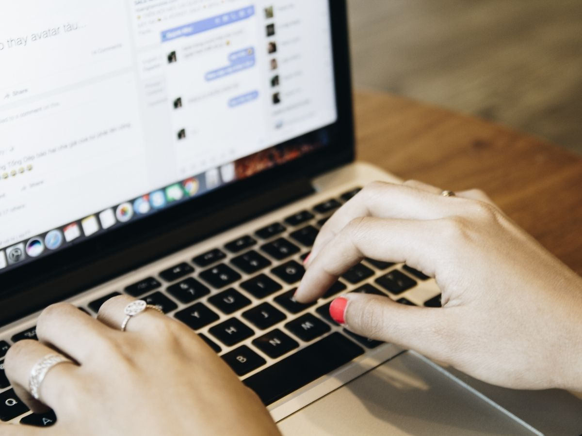 Cómo evitar ser estafado al buscar rentas en Facebook