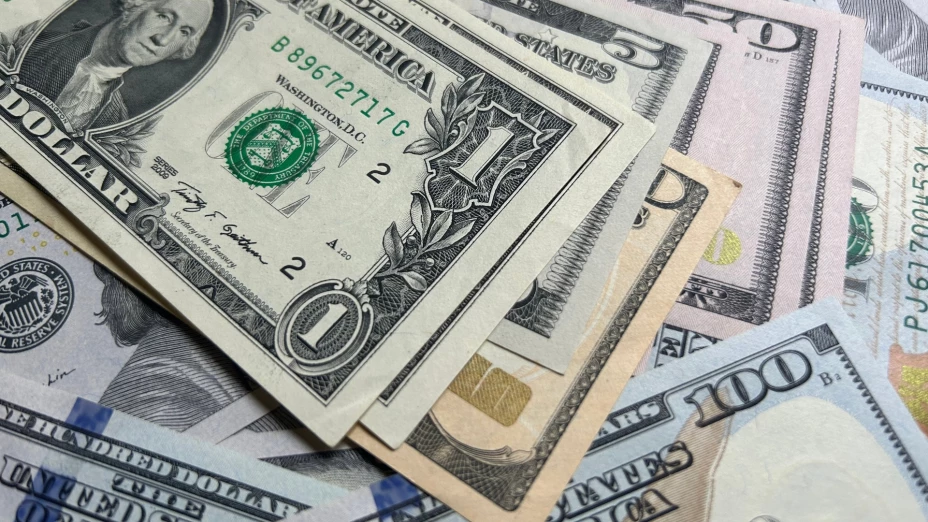 Así cierra el precio del dólar hoy 6 de noviembre de 2024