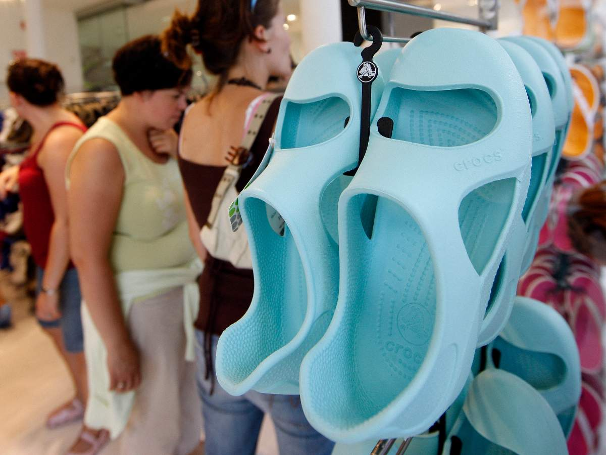 ¿Por qué las escuelas de EU están prohibiendo los Crocs a los jóvenes?