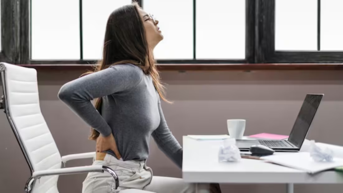El hábito laboral que afecta tu salud; advierten envejecimiento prematuro