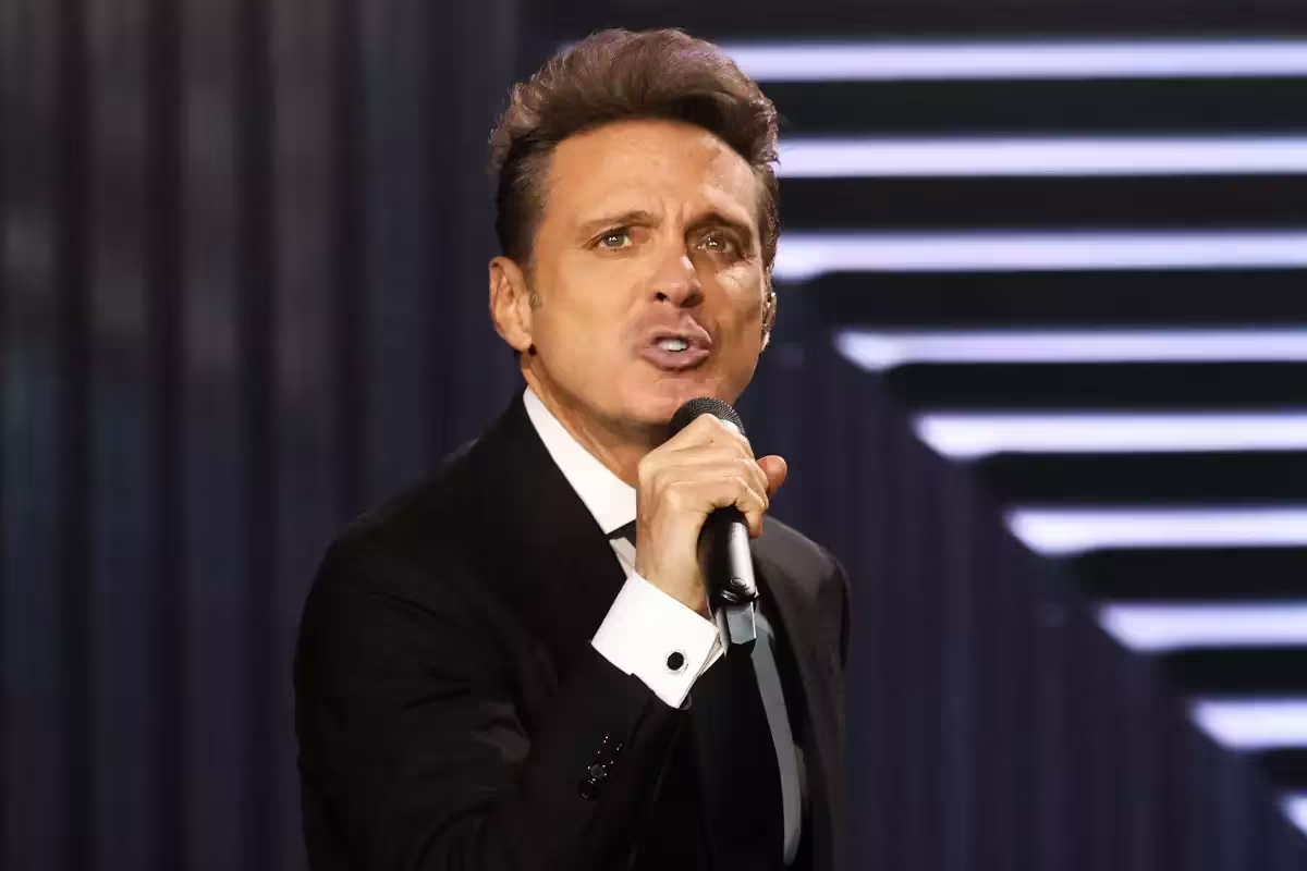Luis Miguel sufre ataque de tos en pleno concierto
