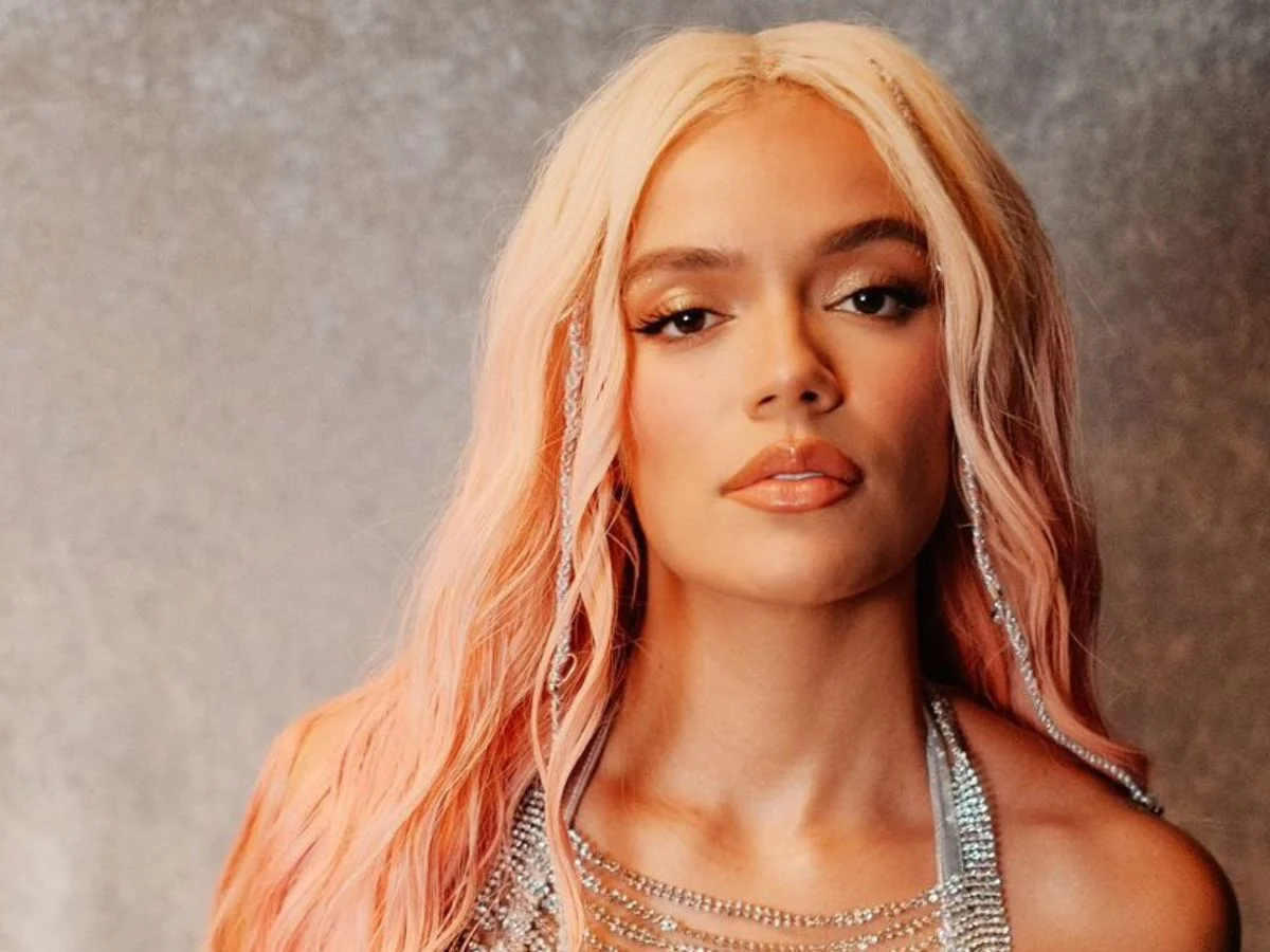 Karol G se disculpa tras polémica por la canción +57