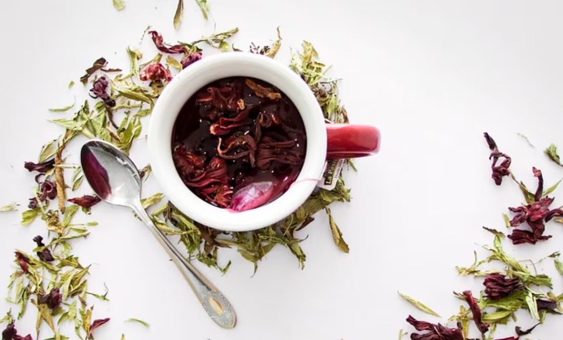 ¿Dolores y estrés?; este té promete ayudar a dormir mejor y aliviar todo malestar