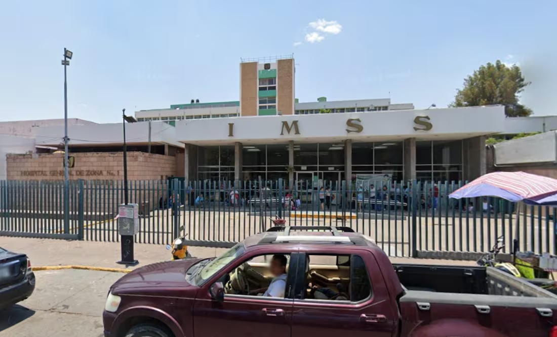 Mujer da a luz en baños de un hospital del IMSS en SLP; estuvo esperando 4 horas para ser atendida