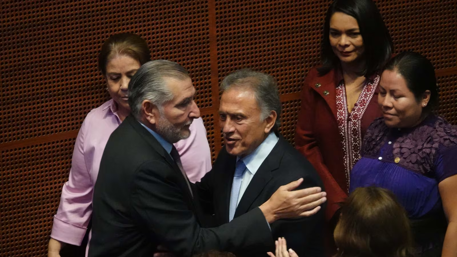 Yunes explica por qué busca seguir en el PAN, pero votar a favor de Morena: ‘Reformas no tienen partido’