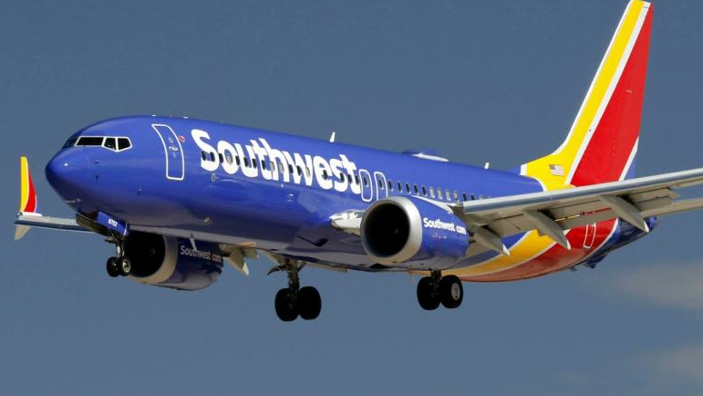 Avión es baleado en plena pista del aeropuerto de Dallas; fue “alcanzado por disparos cerca de la cabina”