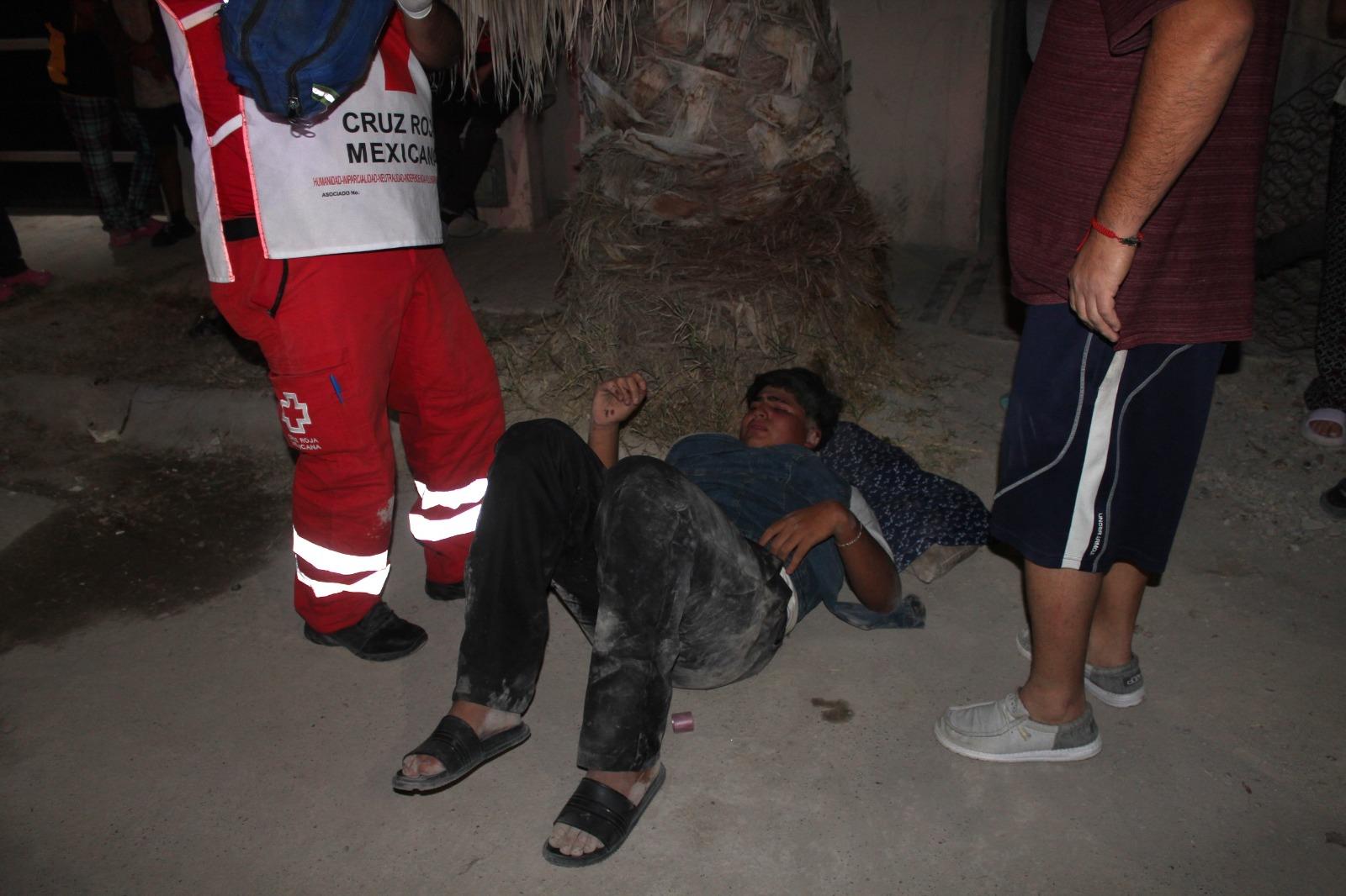 Convulsiona joven al chocar en moto