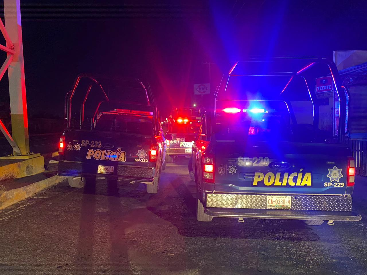Persecución policiaca a enmascarados en moto