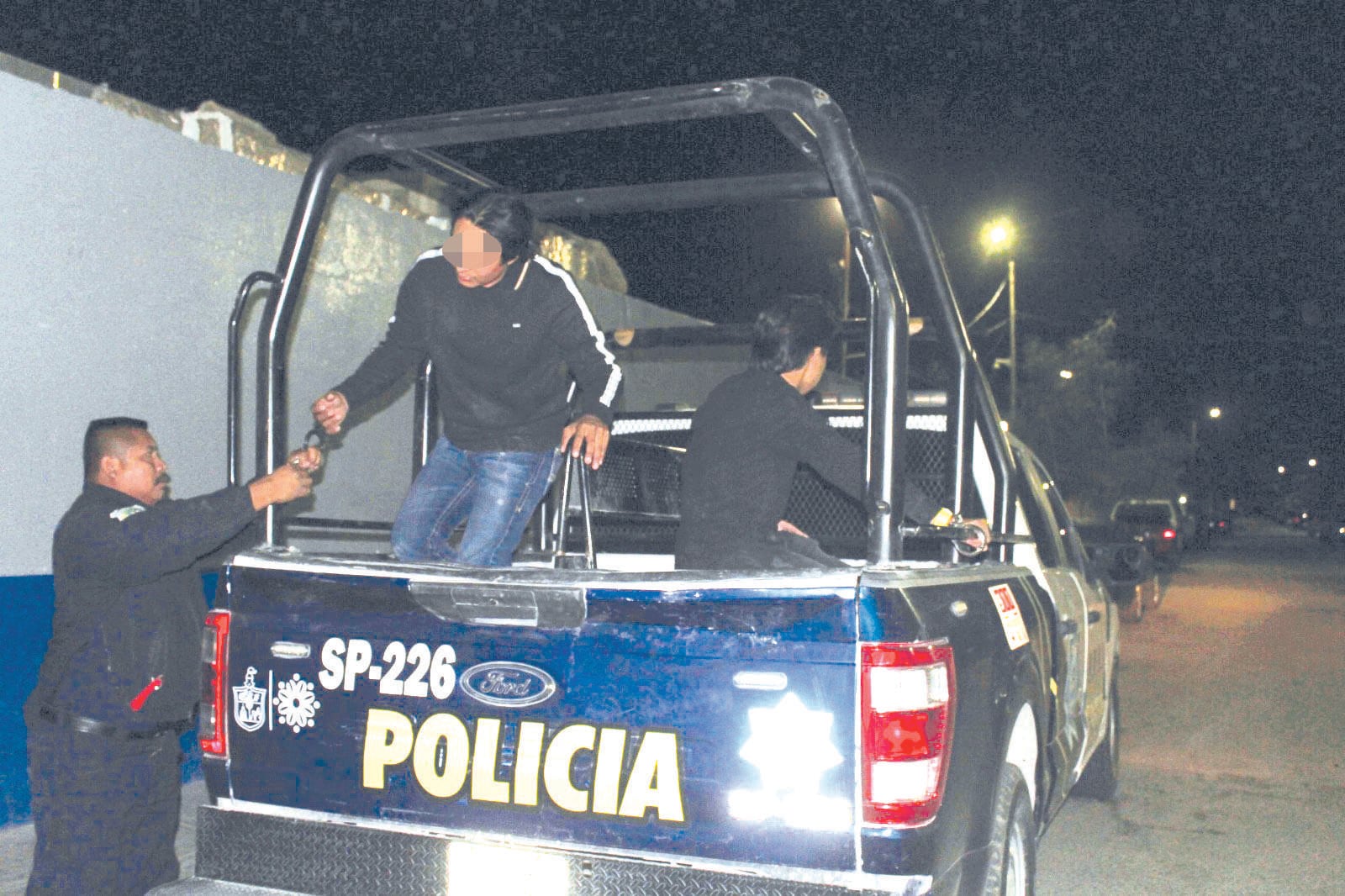 Se enfrascan a golpes en concierto “tumbado”