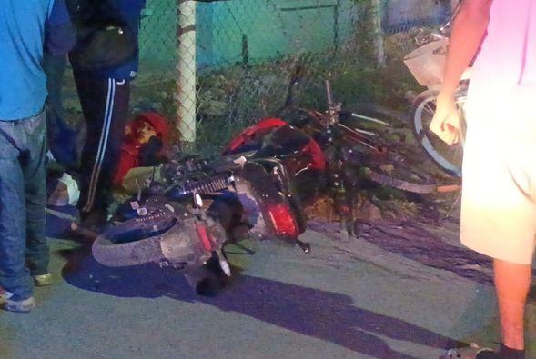 Impactan a menores; iban en motocicleta
