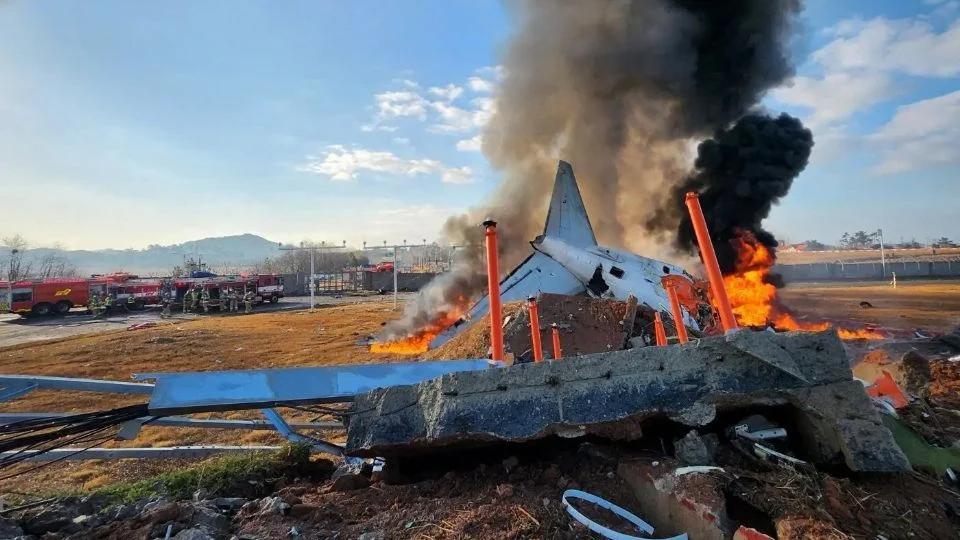 Cifra oficial de avionazo en Corea del Sur: 179 muertos