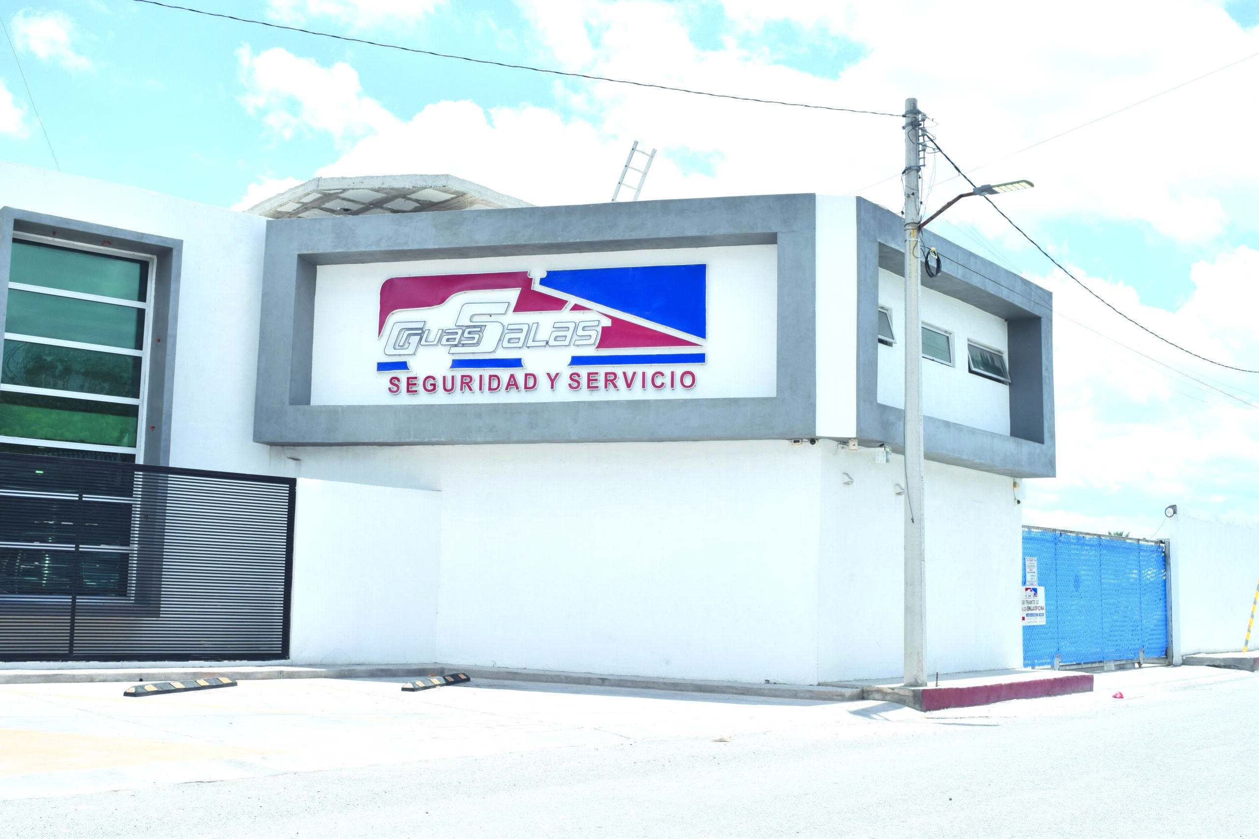Ordena juez federal a Grúas Salas que devuelva el auto 