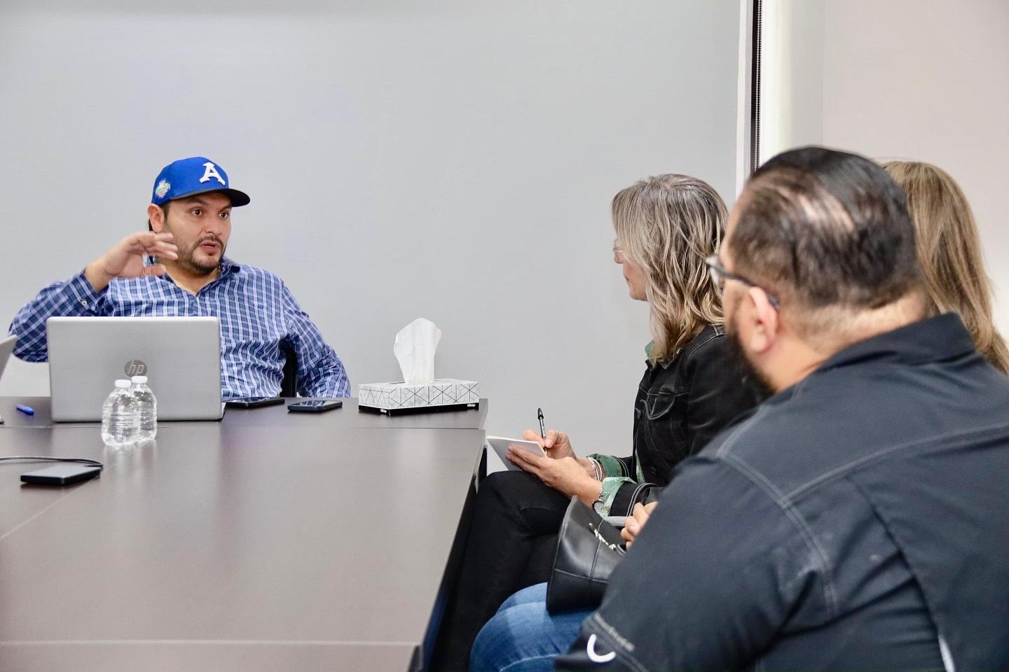 Listo para hacer equipo con ciudadanos: Carlos