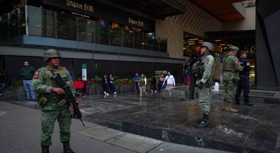 Embajada de EU alerta a sus ciudadanos tras asesinato en restaurante de un centro comercial en Polanco; recomienda evitar la zona