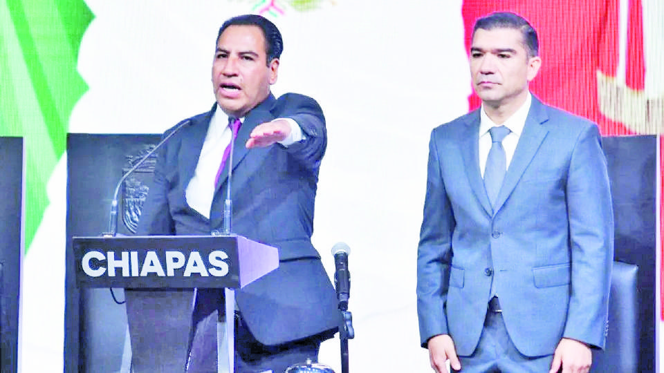 Rinde protesta gobernador de Chiapas; promete regresar paz