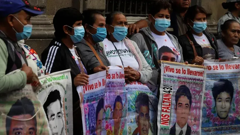 «Hubo tensión, pero reunión con Sheinbaum fue un éxito»: abogado de los 43 normalistas de Ayotzinapa