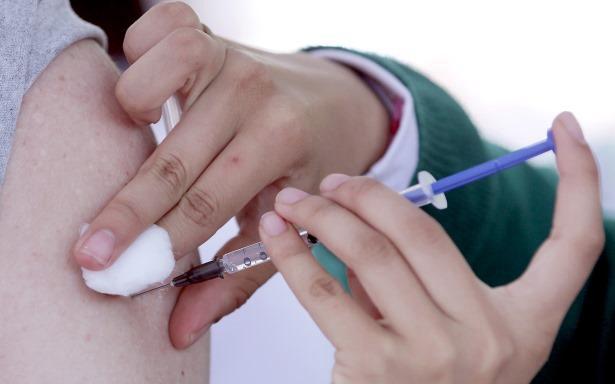 Invita IMSS a solicitar la vacuna contra VPH