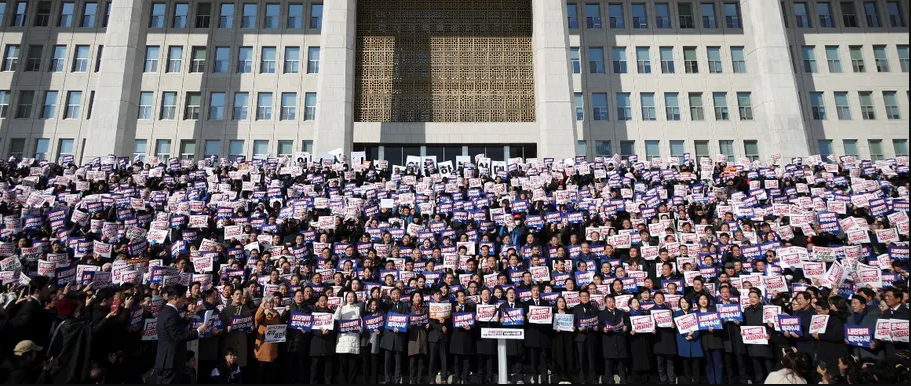 Impulsan juicio político en contra del presidente de Corea del Sur tras ley marcial fallida
