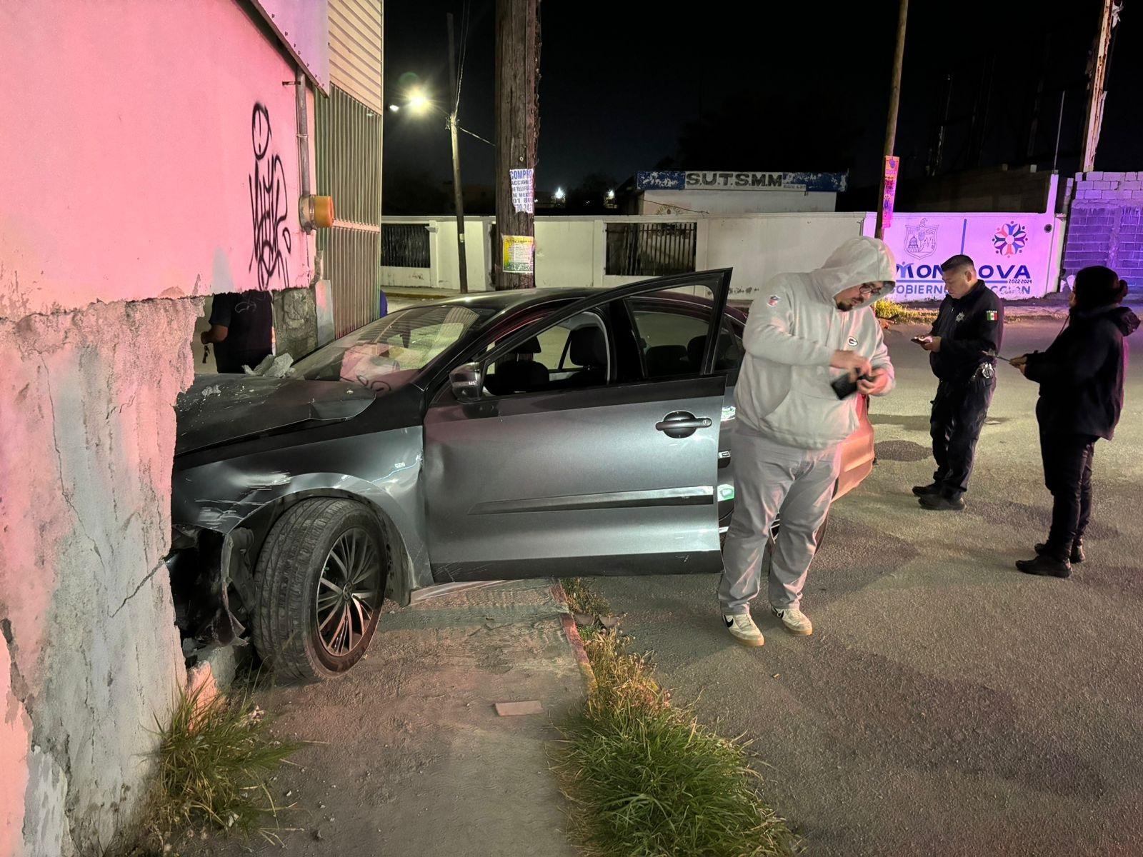 Se estampan autos  contra una barda
