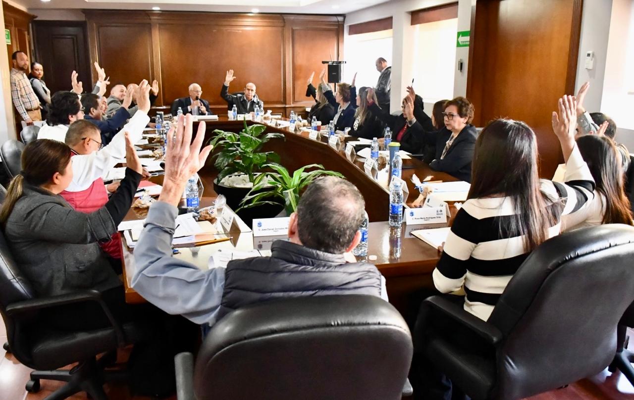 Deja Mario Dávila finanzas sanas