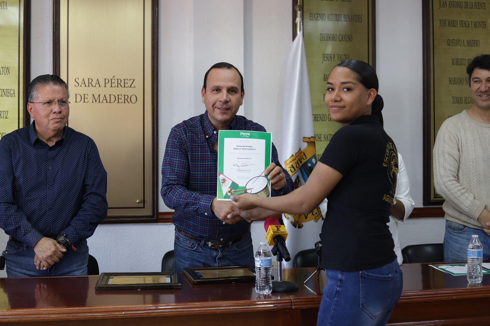 Celebra Parras a sus campeones cívicos