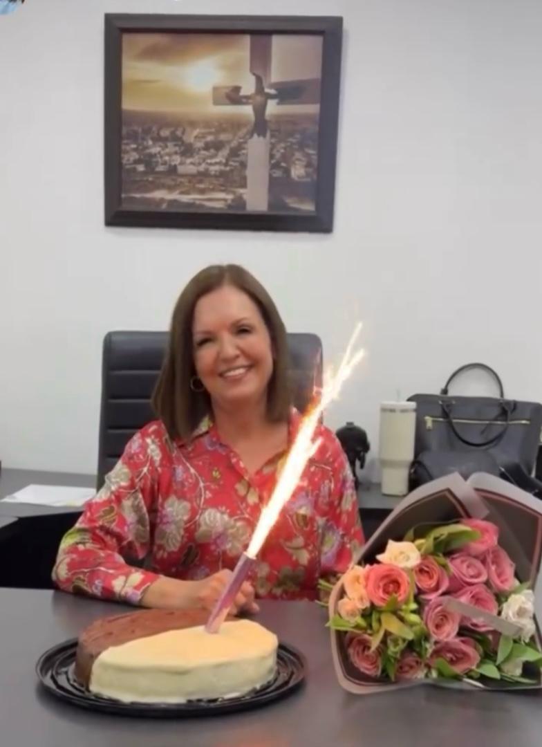 Celebra Sari cumpleaños; Aclara Entrega-Recepción