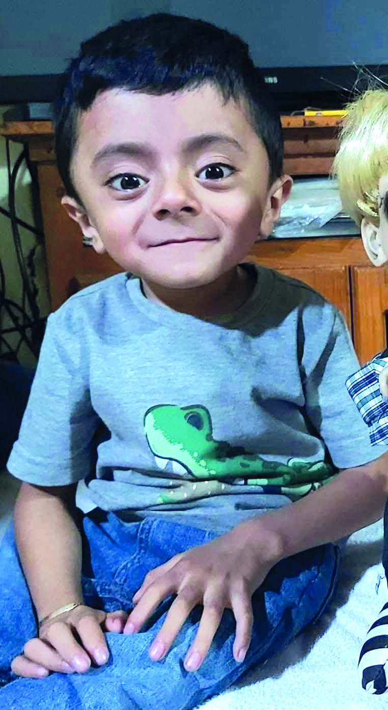 Piden apoyo para Byron de 8 años