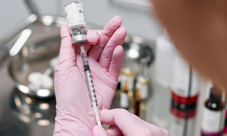 Rusia lanzará una vacuna contra el cáncer que será gratuita: ¿Cuándo estará disponible?