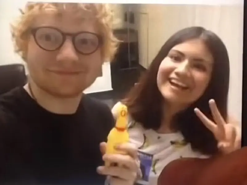 Joven revela cómo le habría pegado los piojos a Ed Sheeran al conocerlo