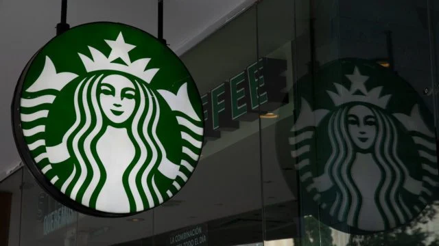 Sindicato de trabajadores de Starbucks se prepara para huelga en EU tras estancamiento de negociaciones