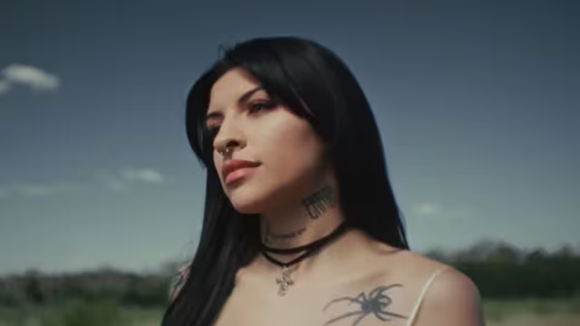 “Lamí tus heridas, te mostré la vida”: Familia de Nodal y Ángela Aguilar reacciona inesperadamente a nueva canción de Cazzu