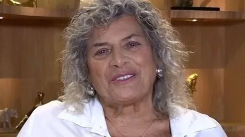 Denisse de Kalafe presume su amor con novio 40 años menor, ¡y no le importa la crítica!